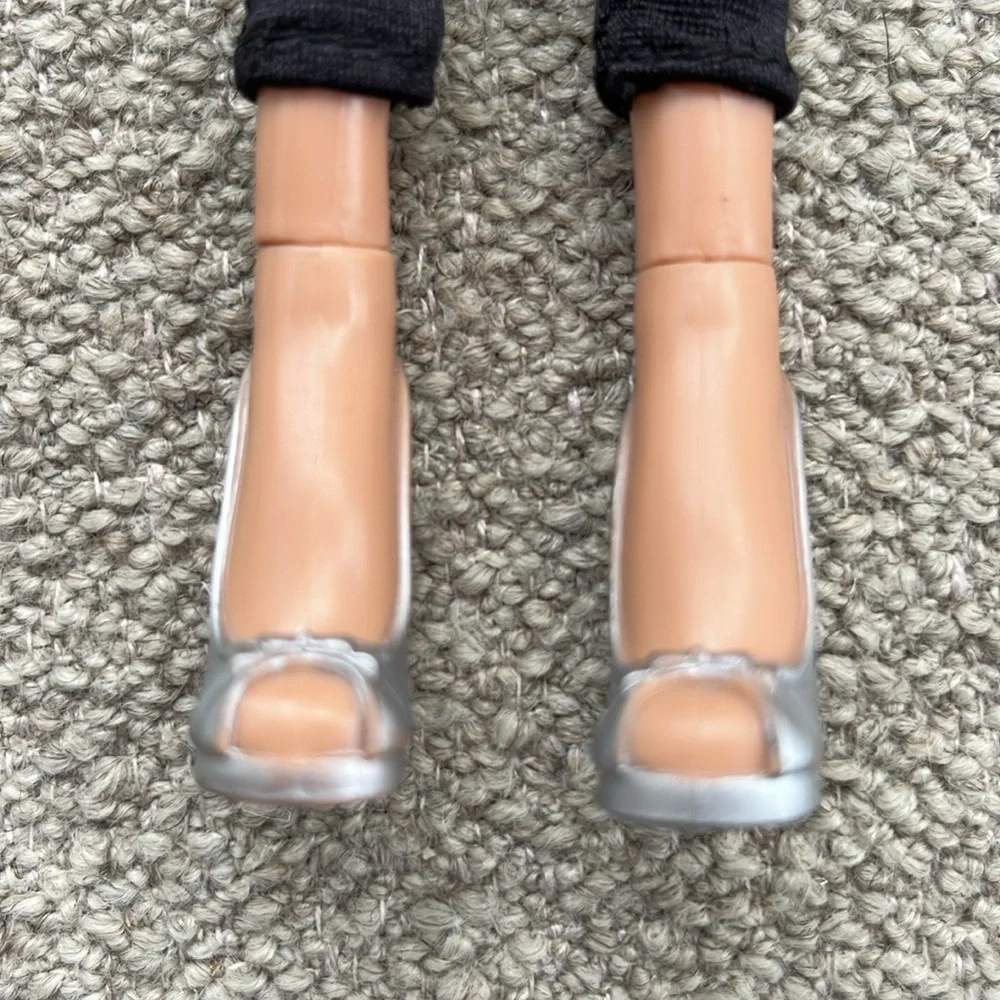 Bratz   Yasmin Yasmin’s First Date Doll - Picture 4 of 7